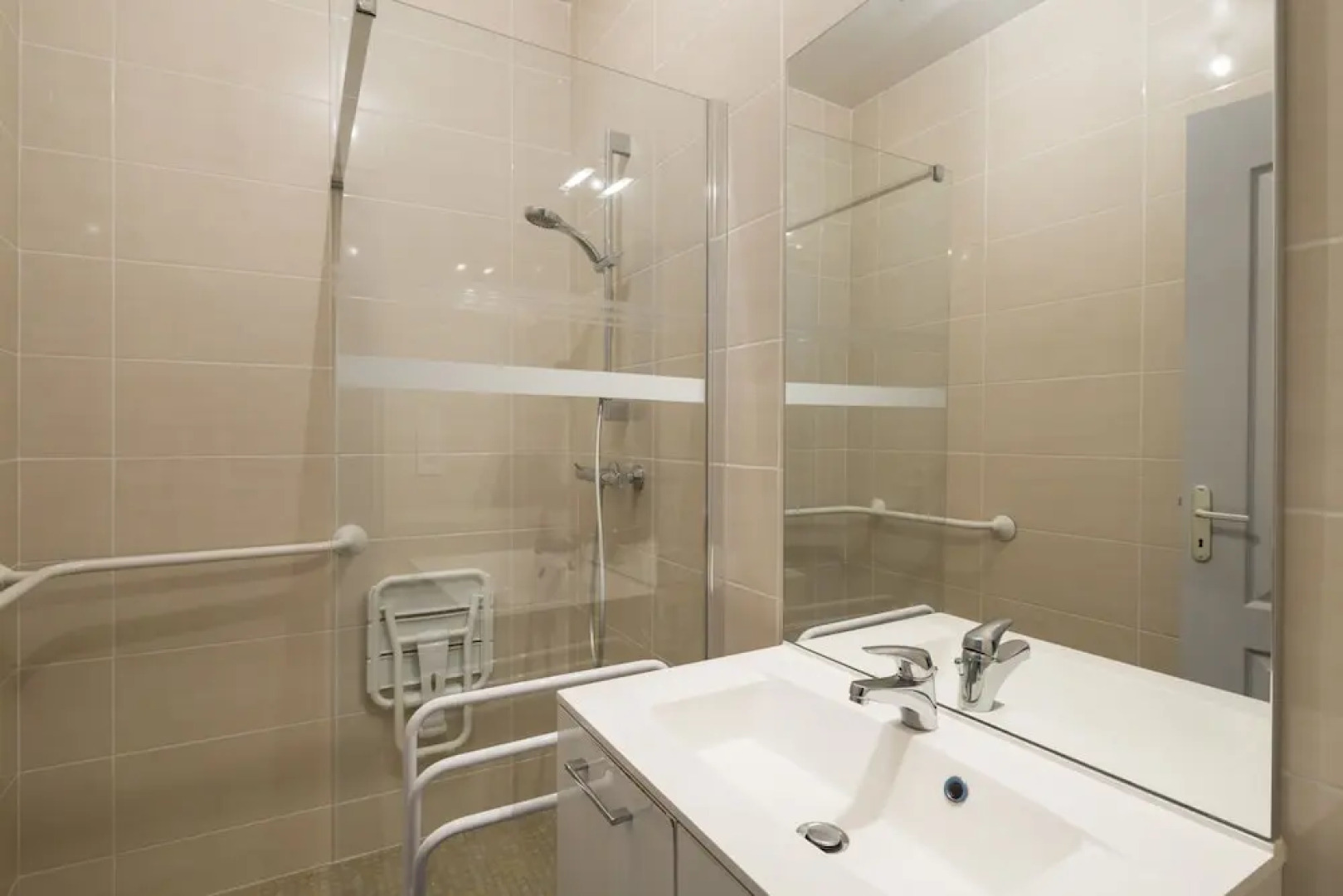 Lécume-maison Confortable et Équipée