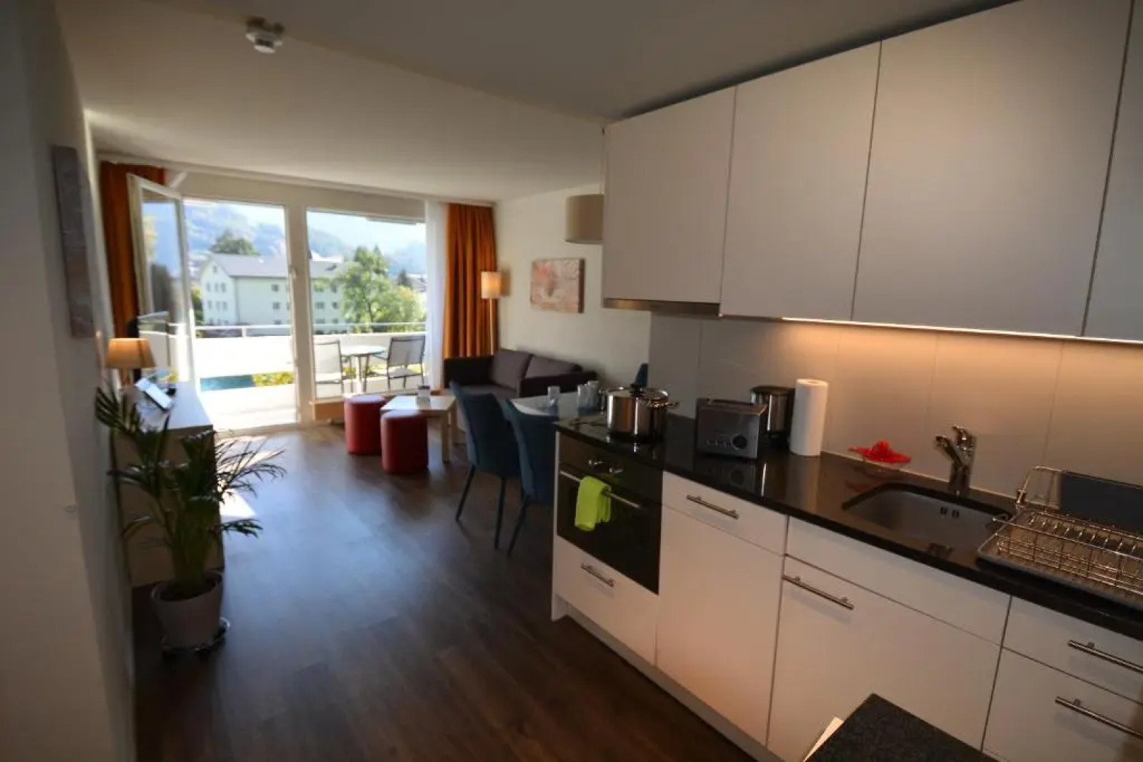 HOP Apartments & Suites