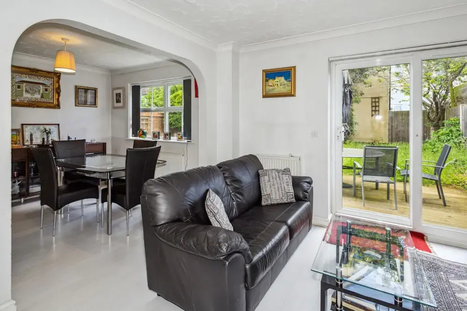 Urban Oasis - Modern 2B/2B Retreat Near Nature