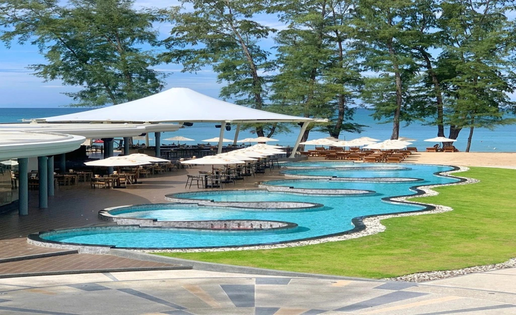Курортный отель Amora Beach Resort Phuket