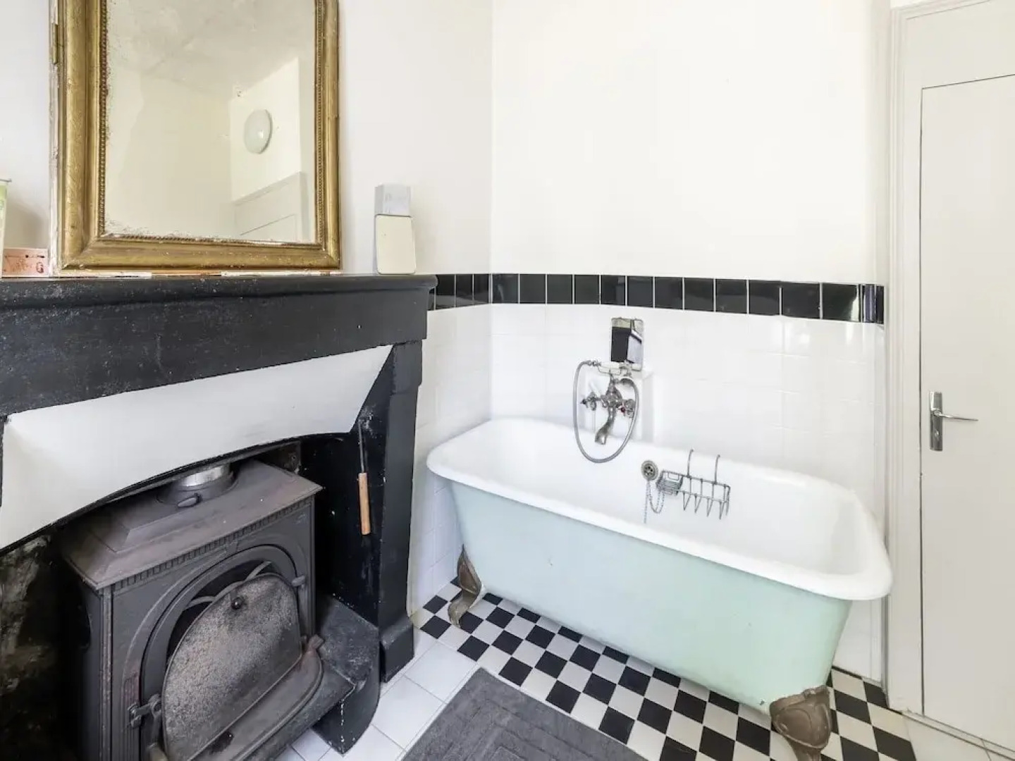 Former Train Station With Private Heated Swimming Pool & Fantastic Garden