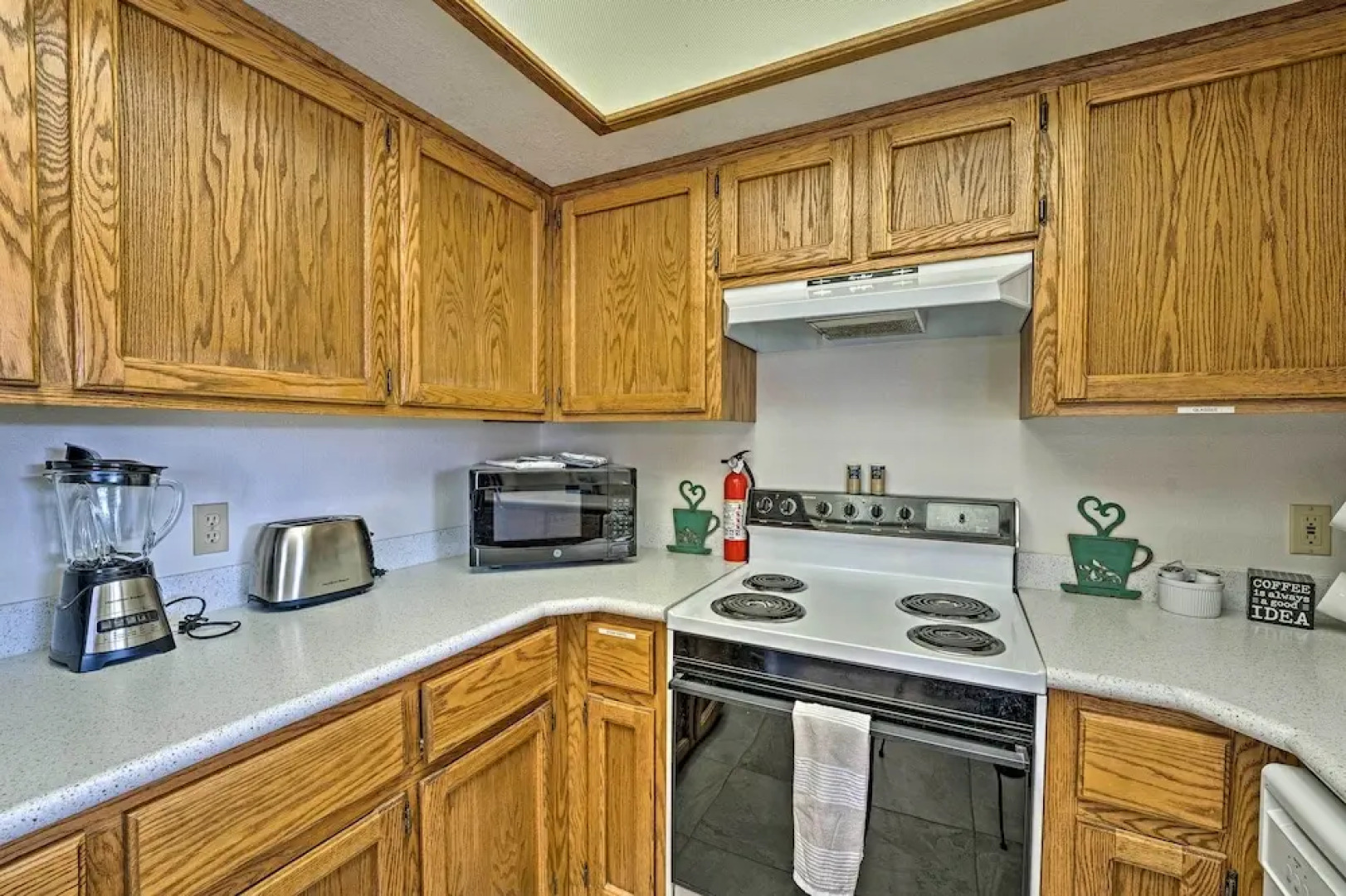 Lake Havasu City Retreat w/ Mtn Views & Patio!