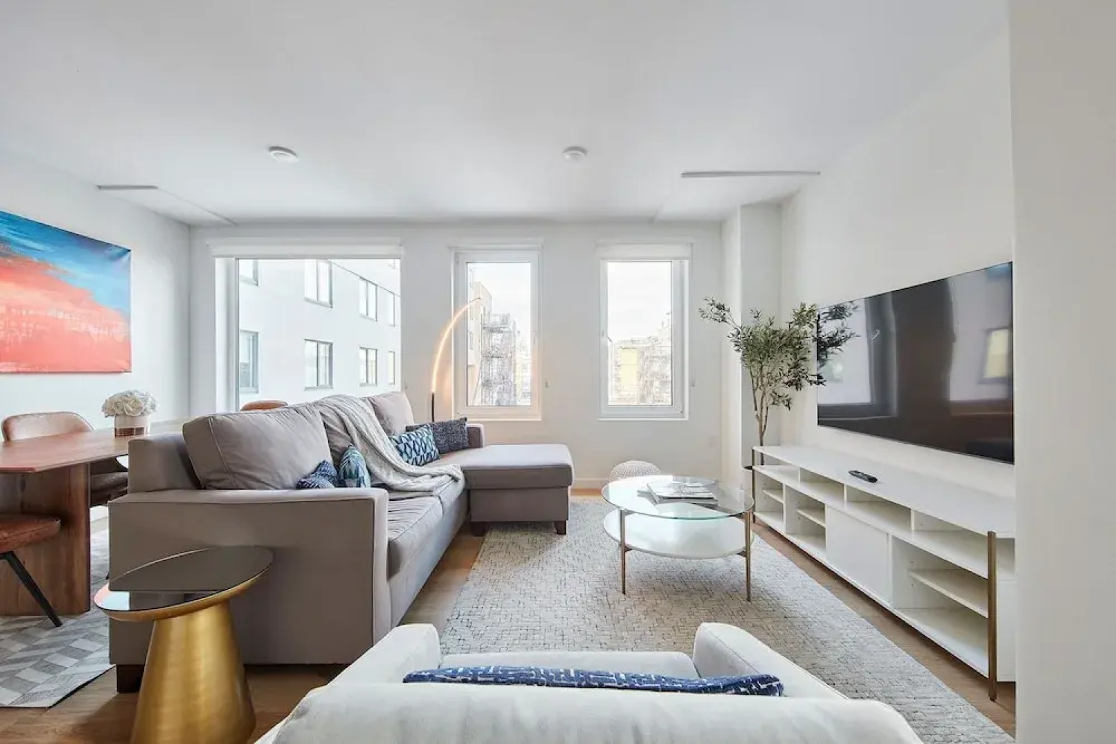 Airy 3 BR Flat w Shared Deck - gym - Mins to NYC