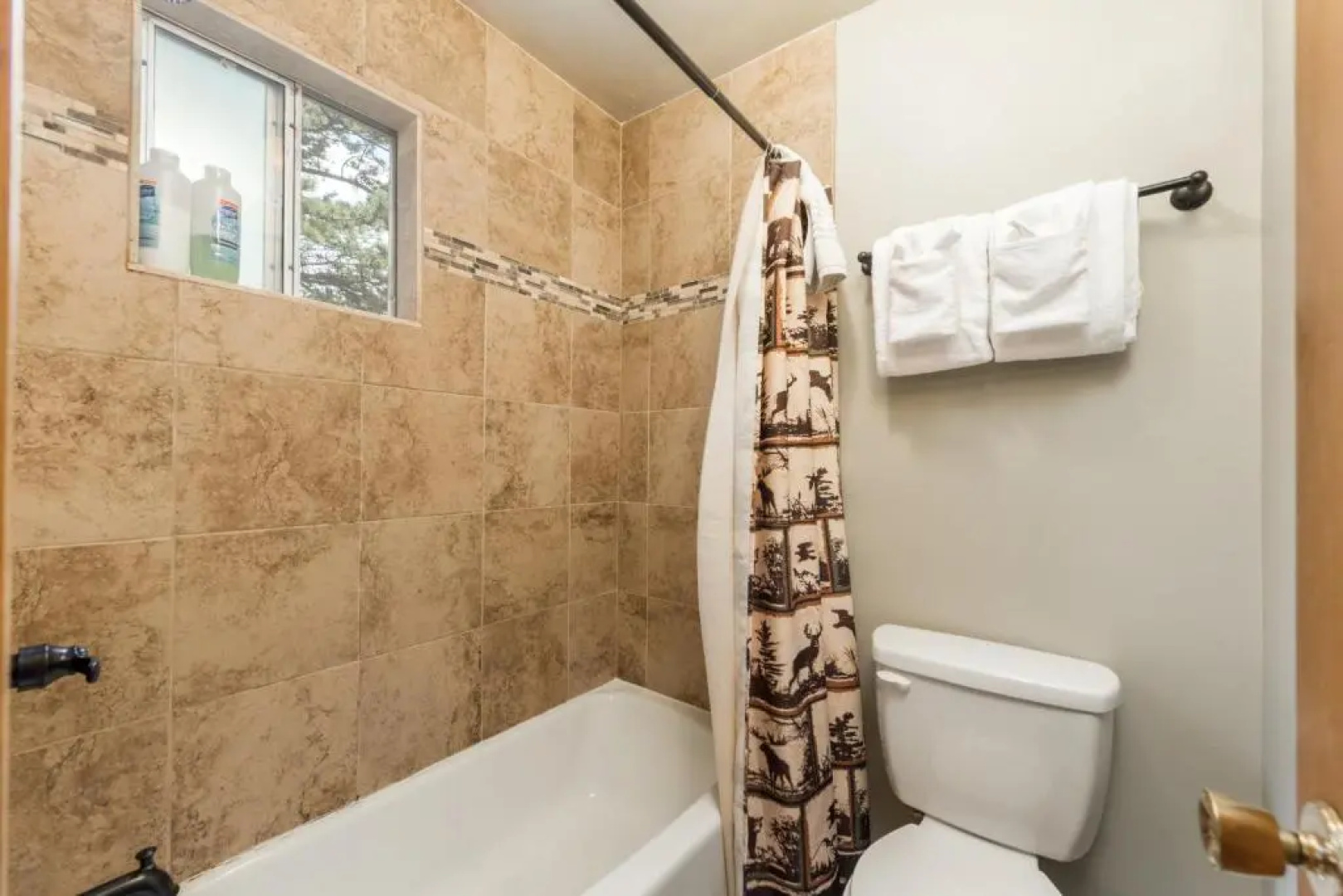 4 Seasons Inn on Fall River