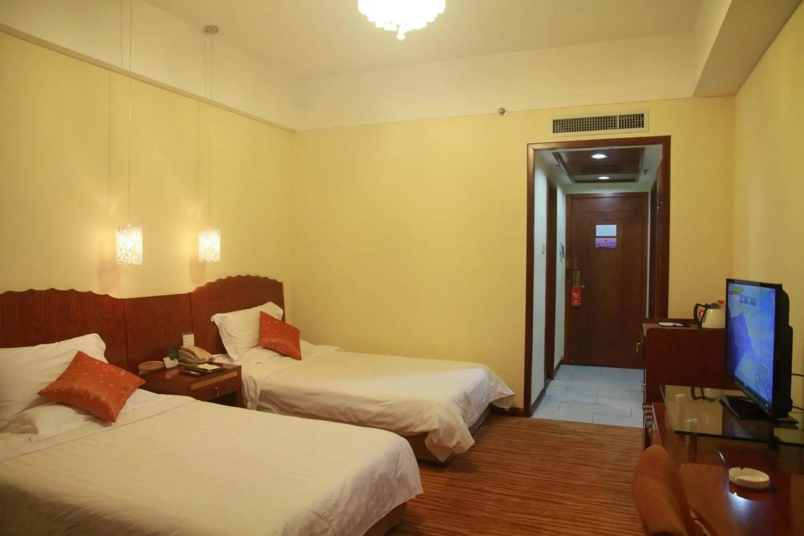 Hongkou Business Hotel