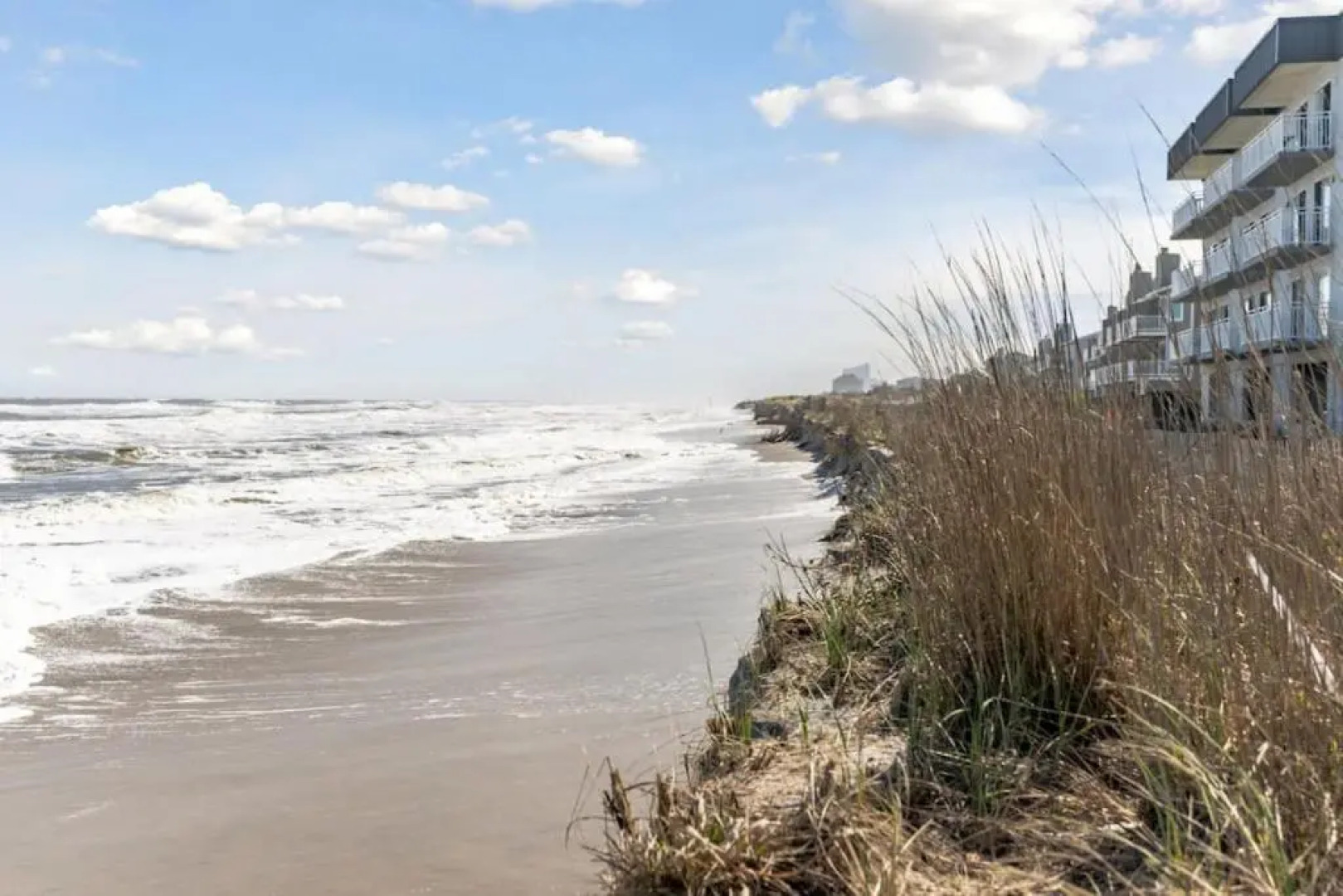 Unit B 2nd fl 2nd fl Hideaway 2 Block to Beach Parking