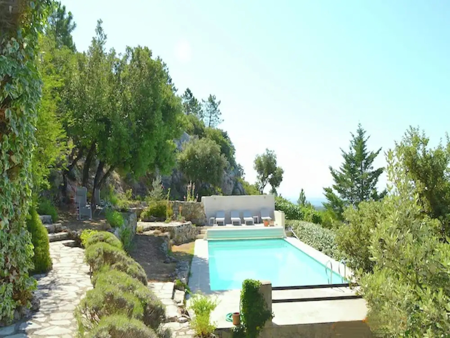 Sprawling Villa in Tourtour with Swimming Pool