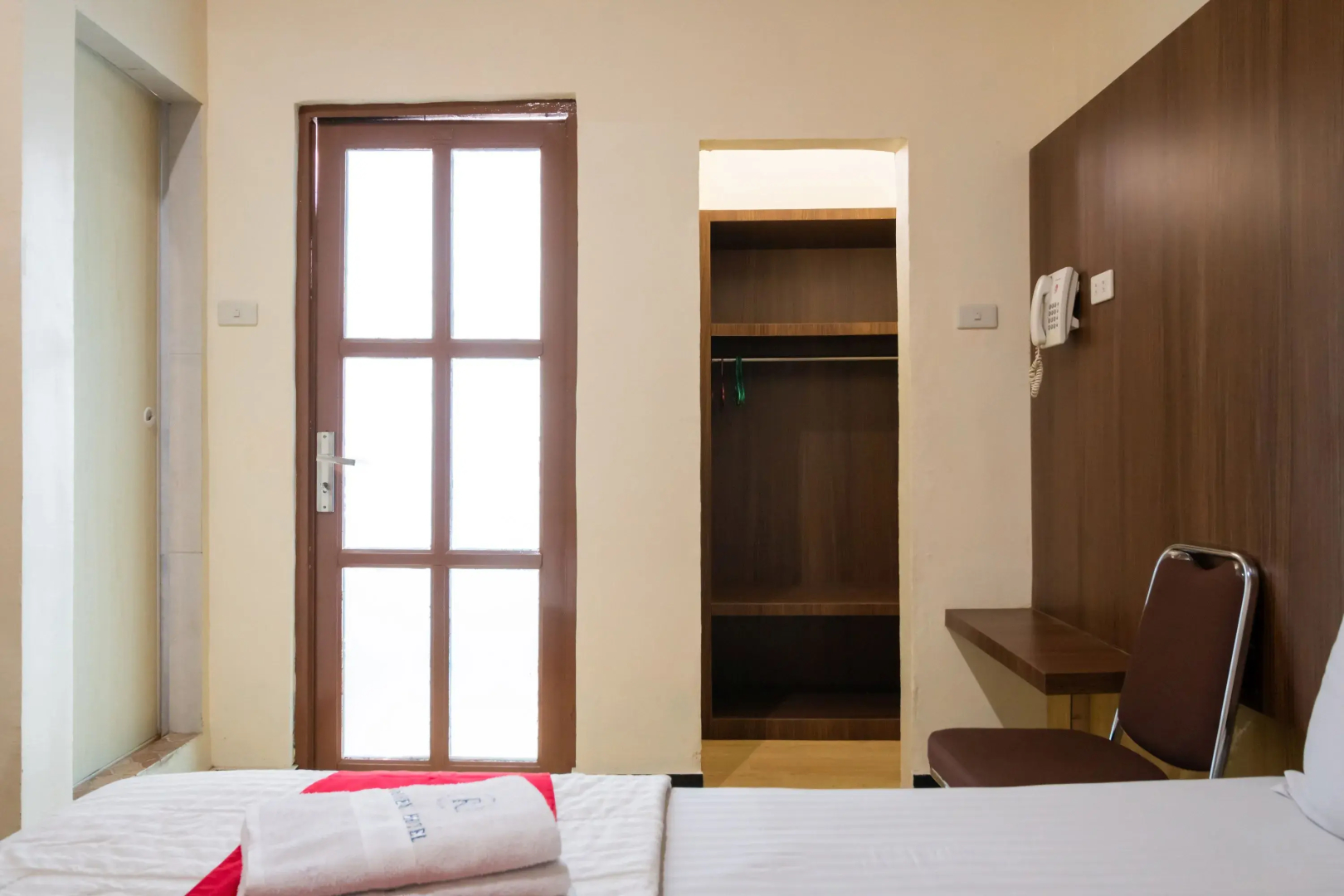 RedDoorz Plus near Ramayana Pematangsiantar