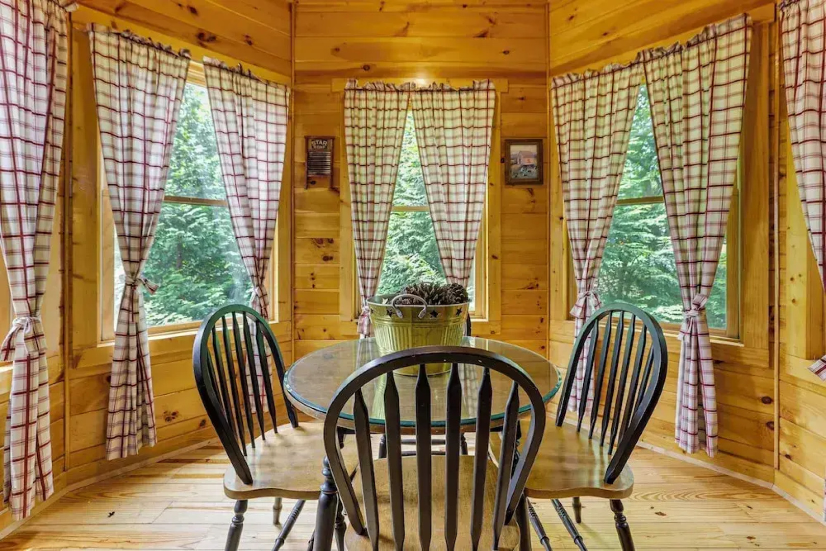 Charming Lake Hartwell Retreat w/ Game Room