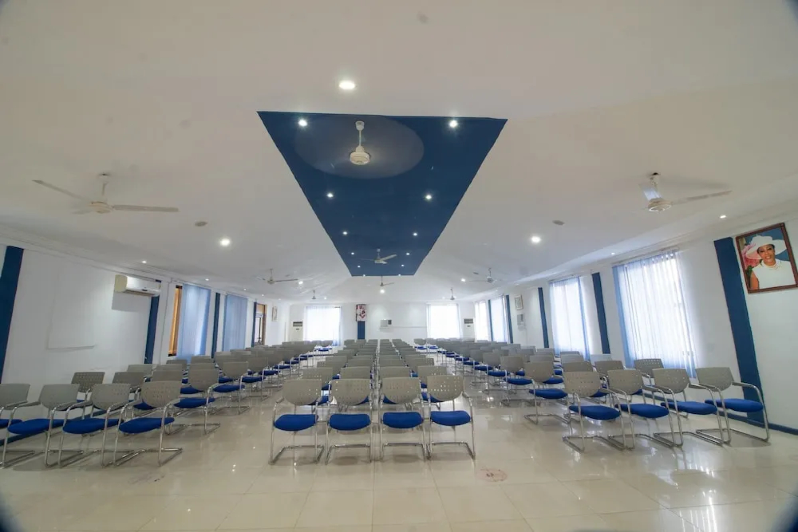 Glamossay Hotel