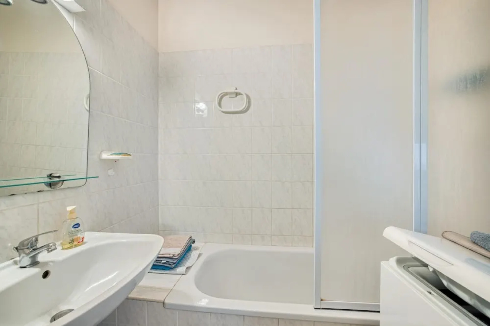 Apartment With 2 Bedrooms in Mèze, With Wonderful sea View, Furnished