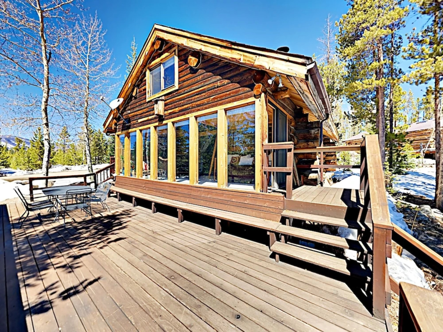 Secluded Mountain-view Log , Near Snow Trails 2 Bedroom Home