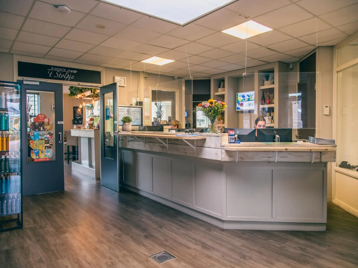 Beautiful house with jetty on inland water, near IJsselmeer
