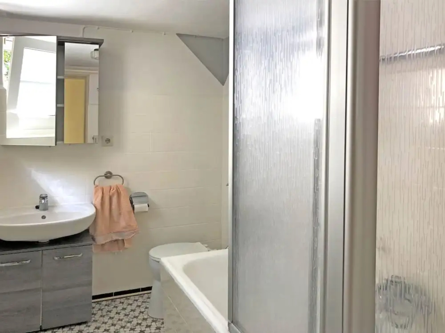 Garden Apartment, Gobweinstein