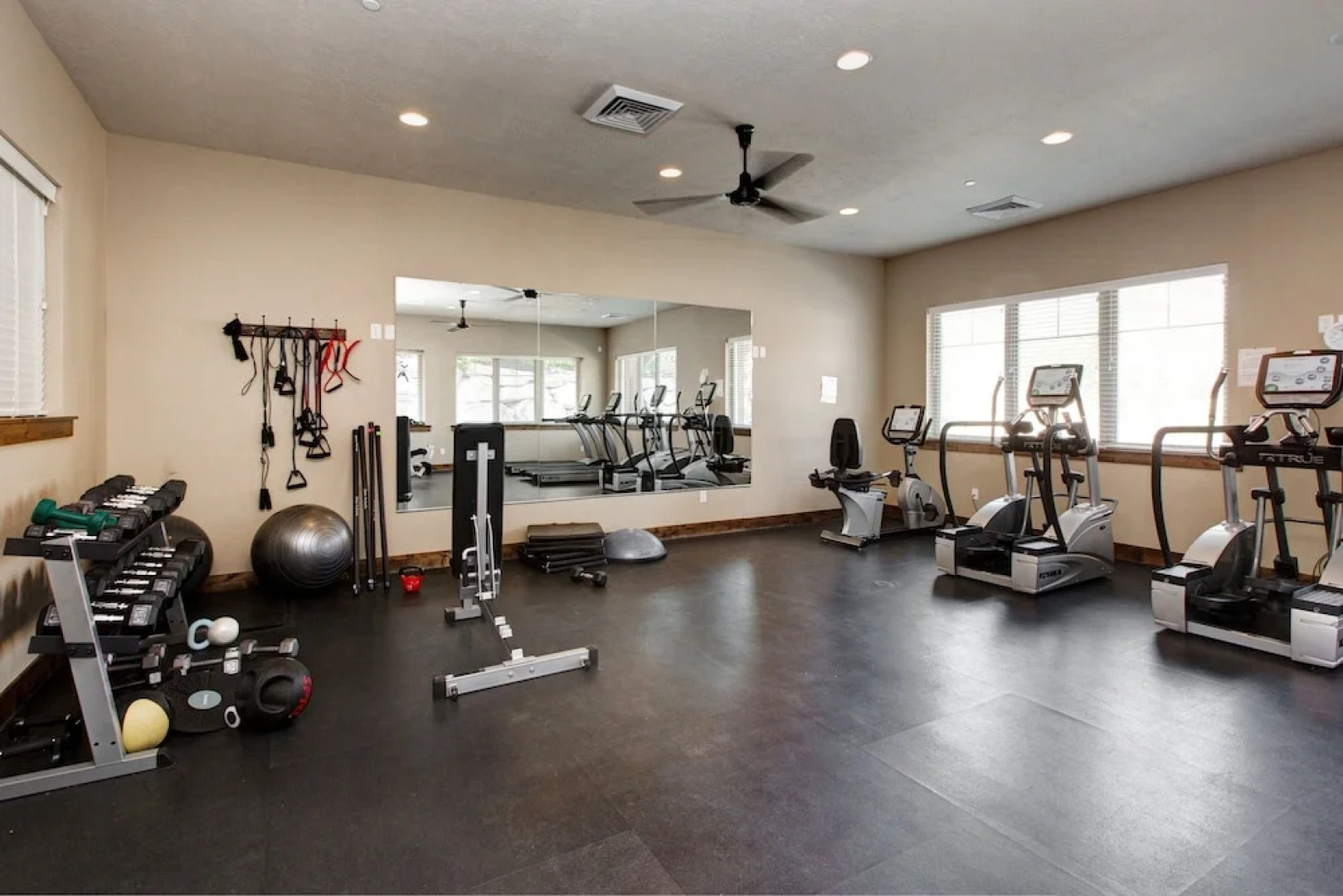 New Listing! Mountain W/ Hot Tub & Deck 5 Bedroom Townhouse