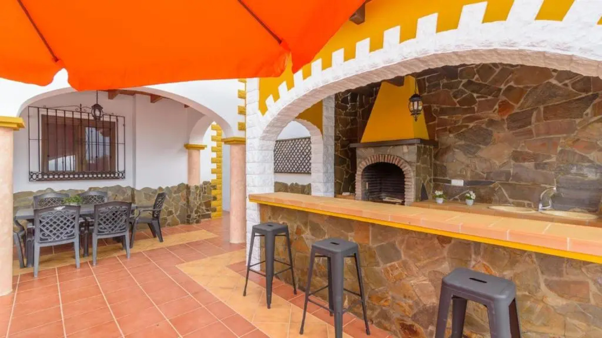 Villa Javier Sayalonga by Ruralidays