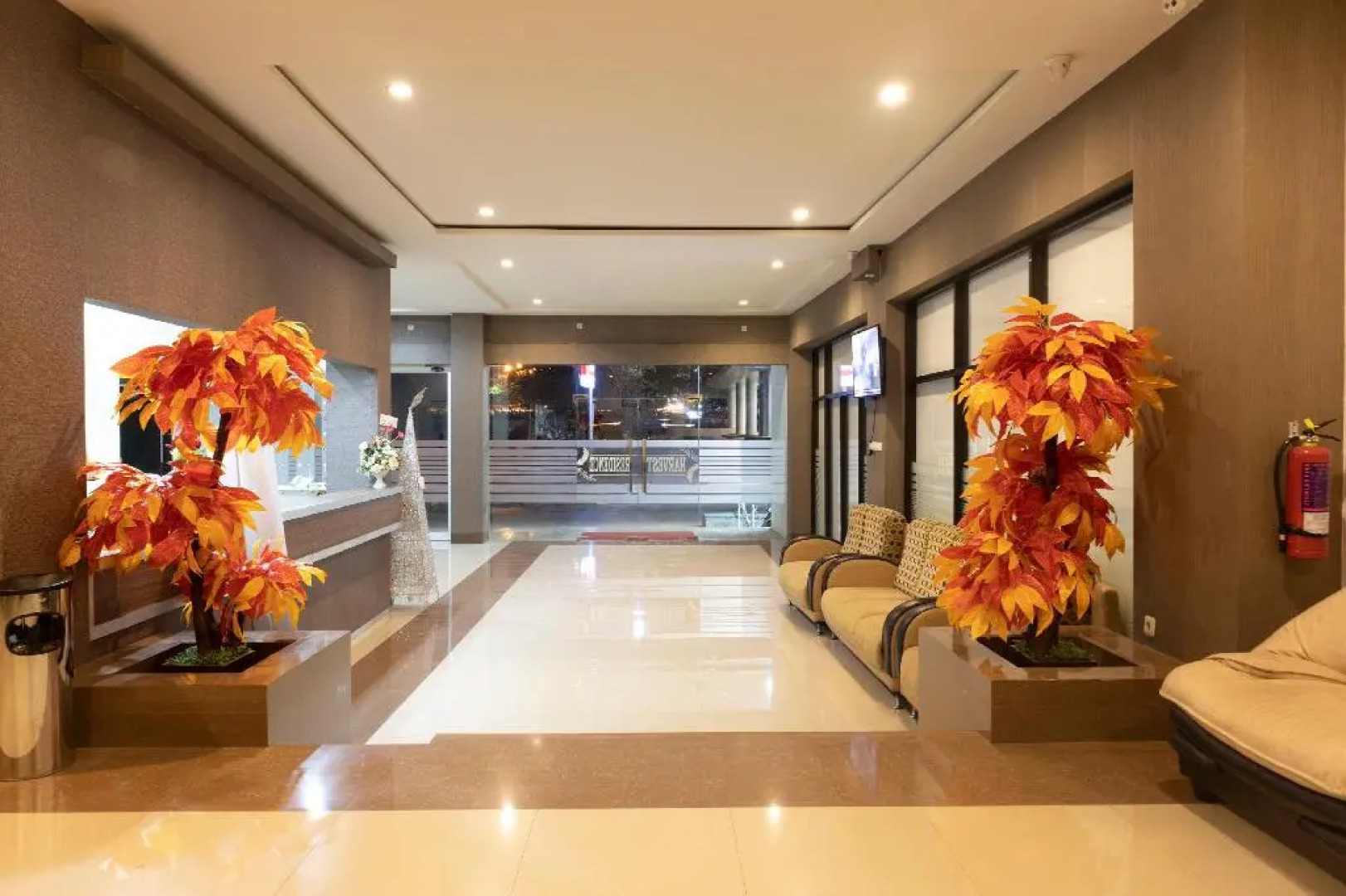 OYO 1977 Harvest Residence