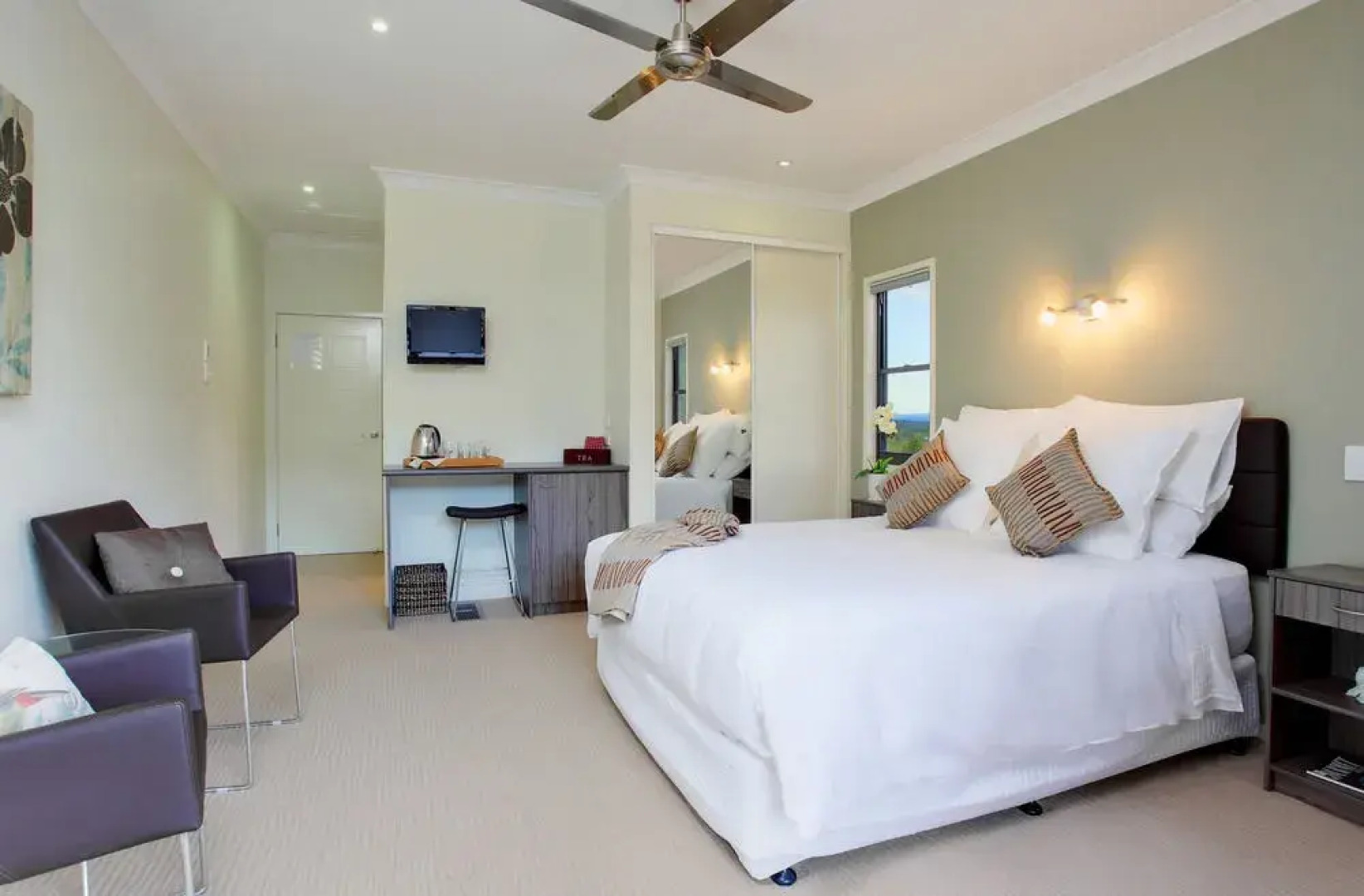 Mary Valley Views B + B