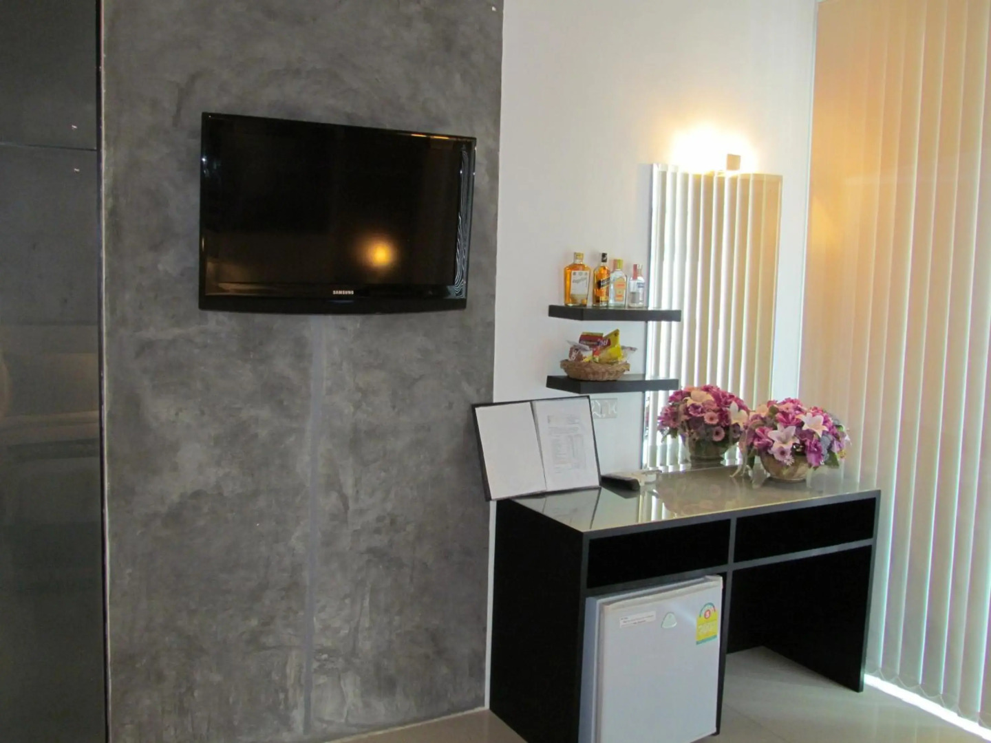 The Front Hotel and Apartment