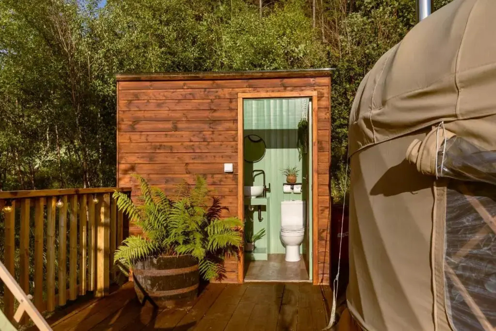 Yurtshire Eavestone Lake