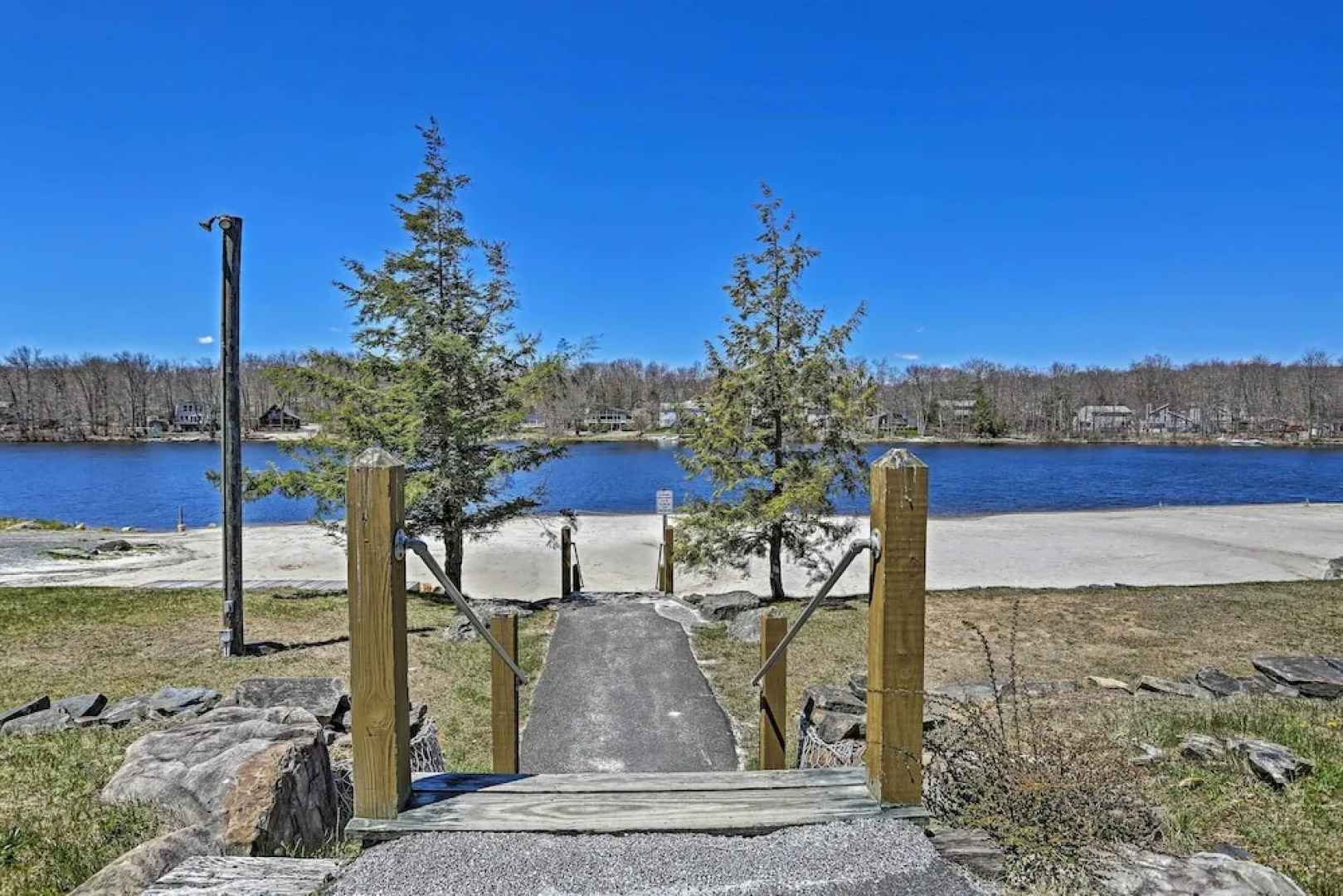 Jacuzzi & Resort Amenities: Tobyhanna Family Home!