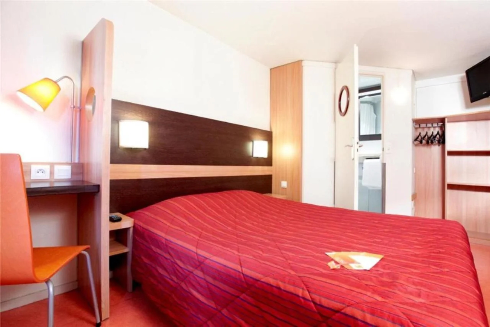 Première Classe La Ville-Du-Bois