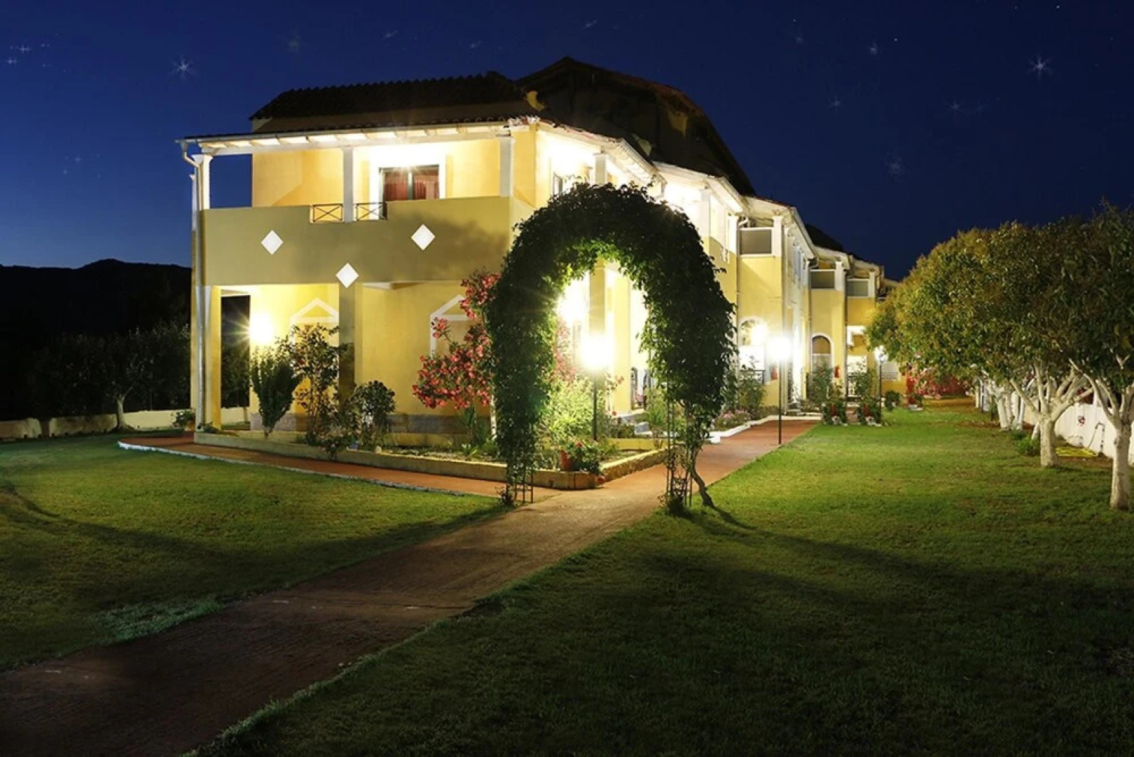 Studio in Corfu, With Pool Access, Enclosed Garden and Wifi