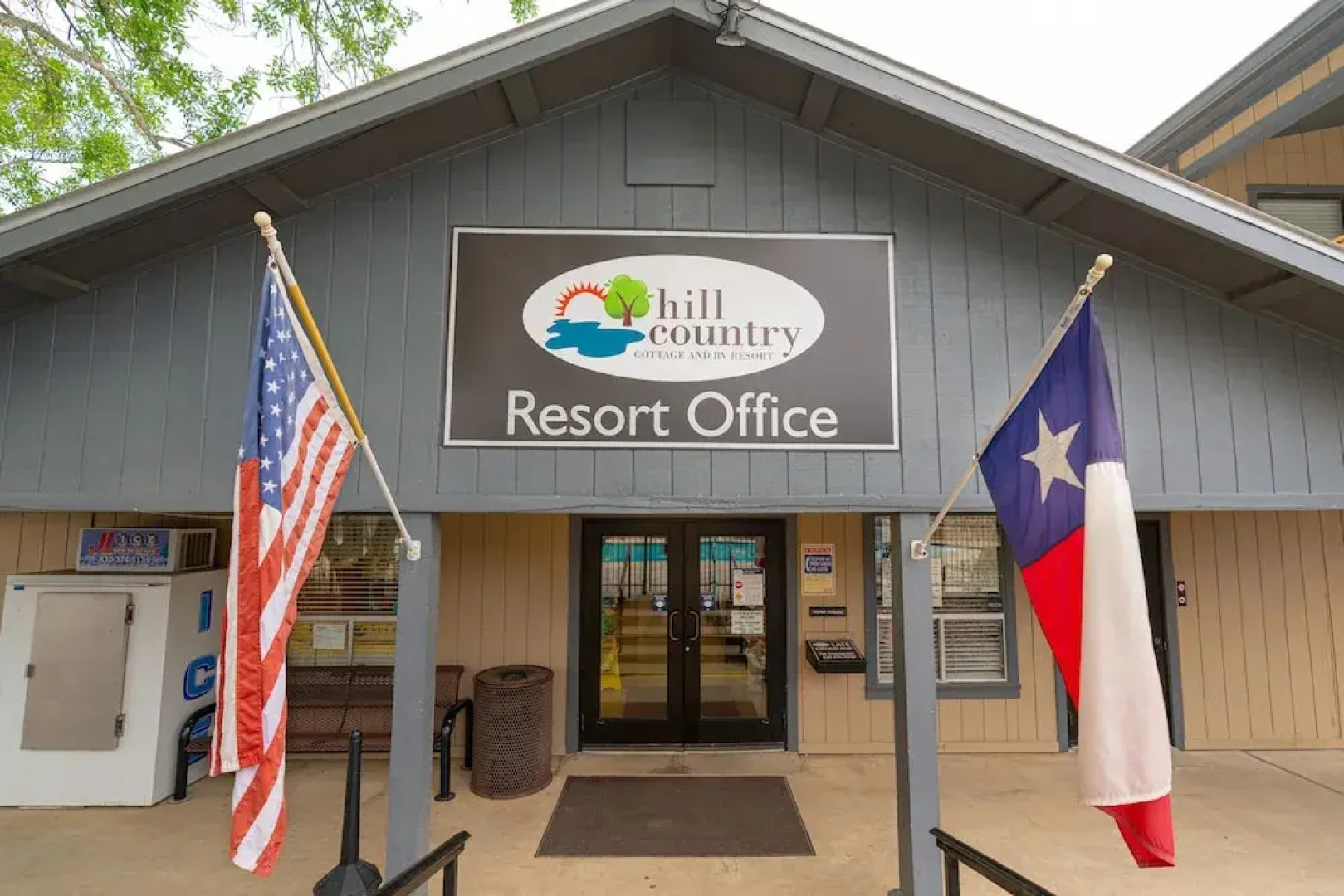 Hill Country Cottage and RV Resort