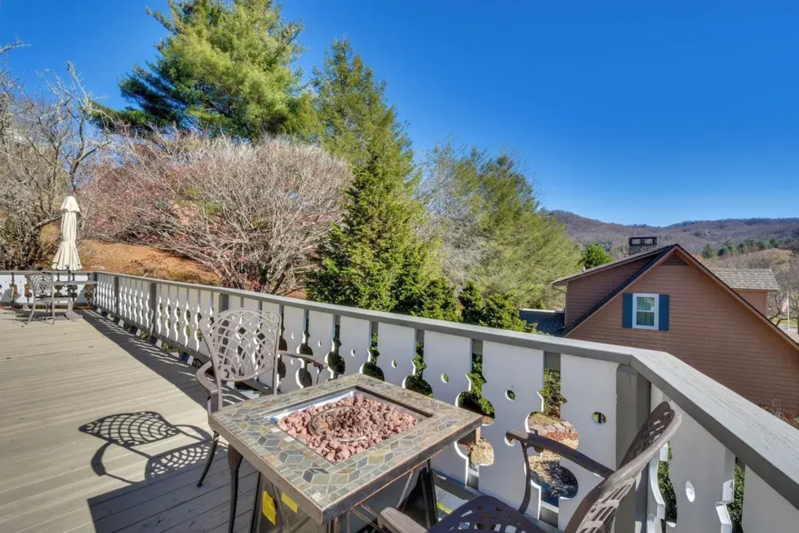 Picturesque Sky Haus Sanctuary w/ Mountain Views