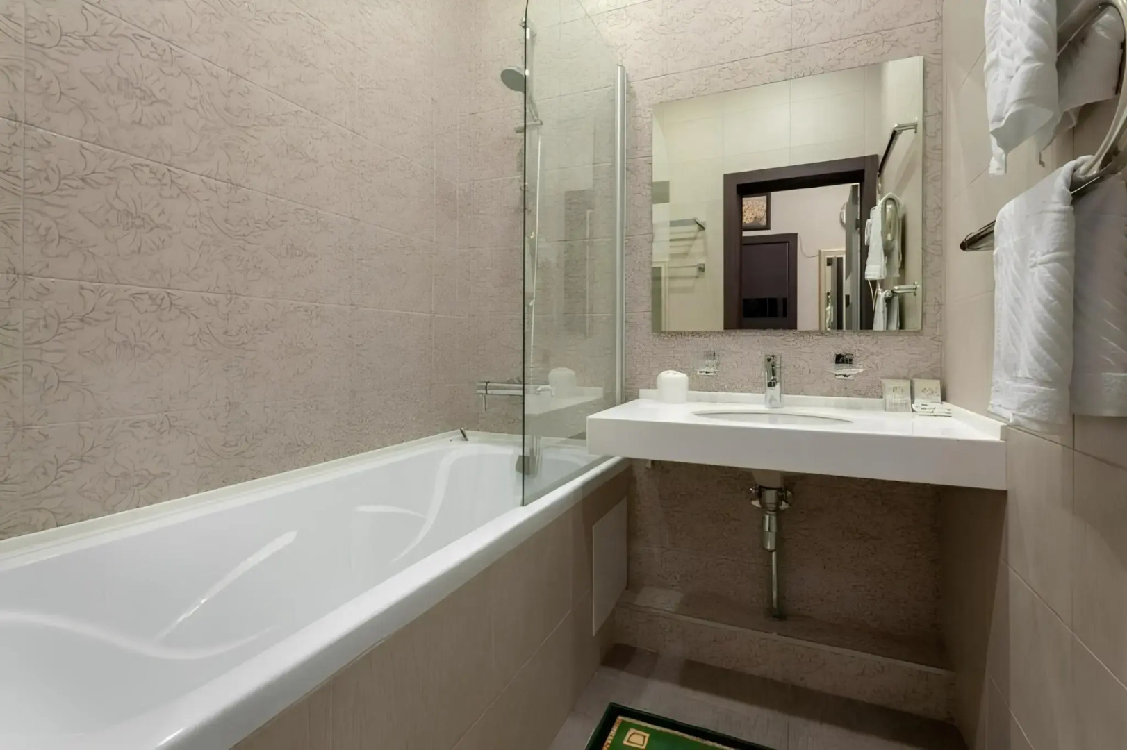 Апартаменты Делюкс на бульваре Надежд 4/2