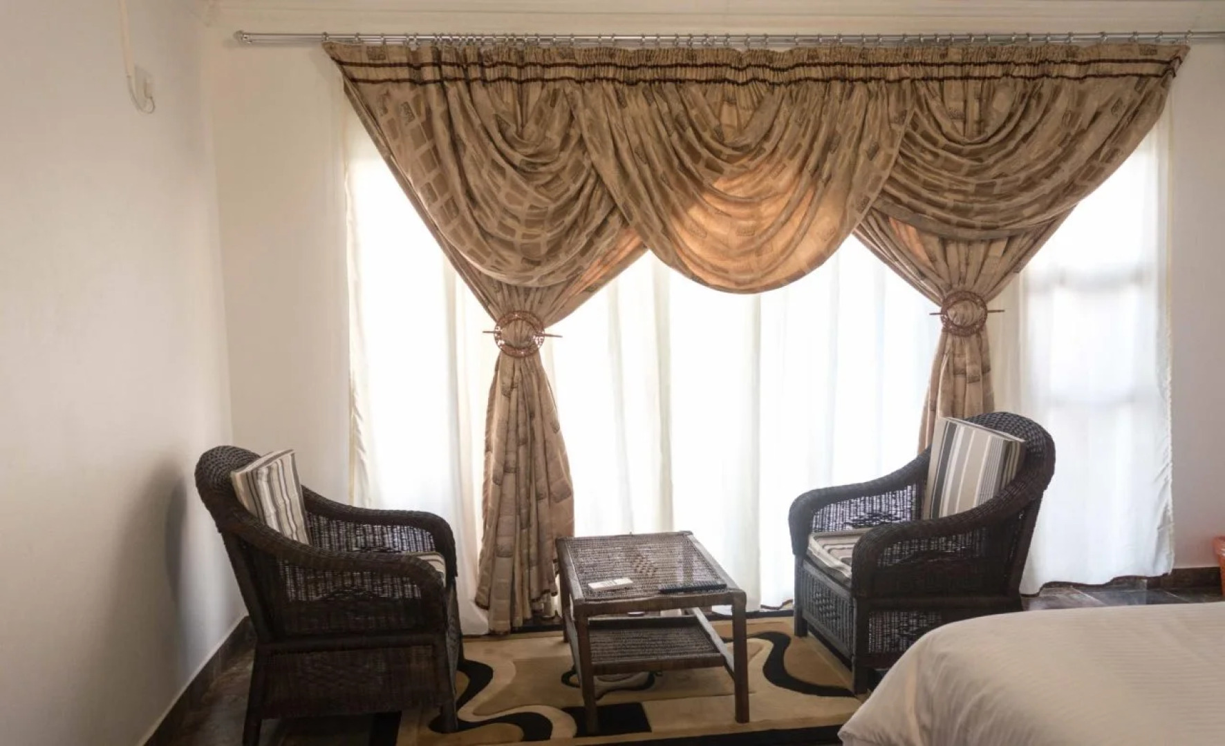 Fullmoon Paradise Lodge