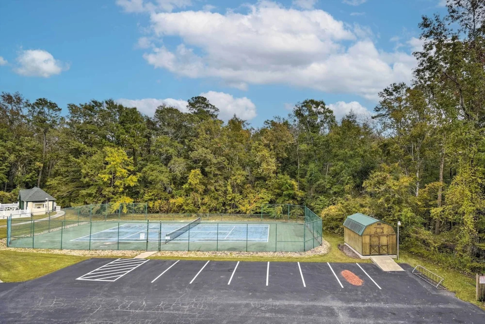 Aberdeen Club Golf Retreat, Short Drive to Beach!