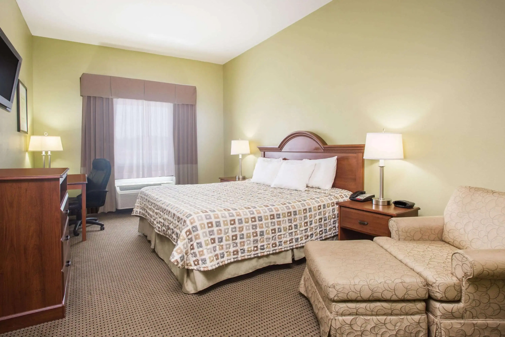 Days Inn & Suites by Wyndham Swainsboro