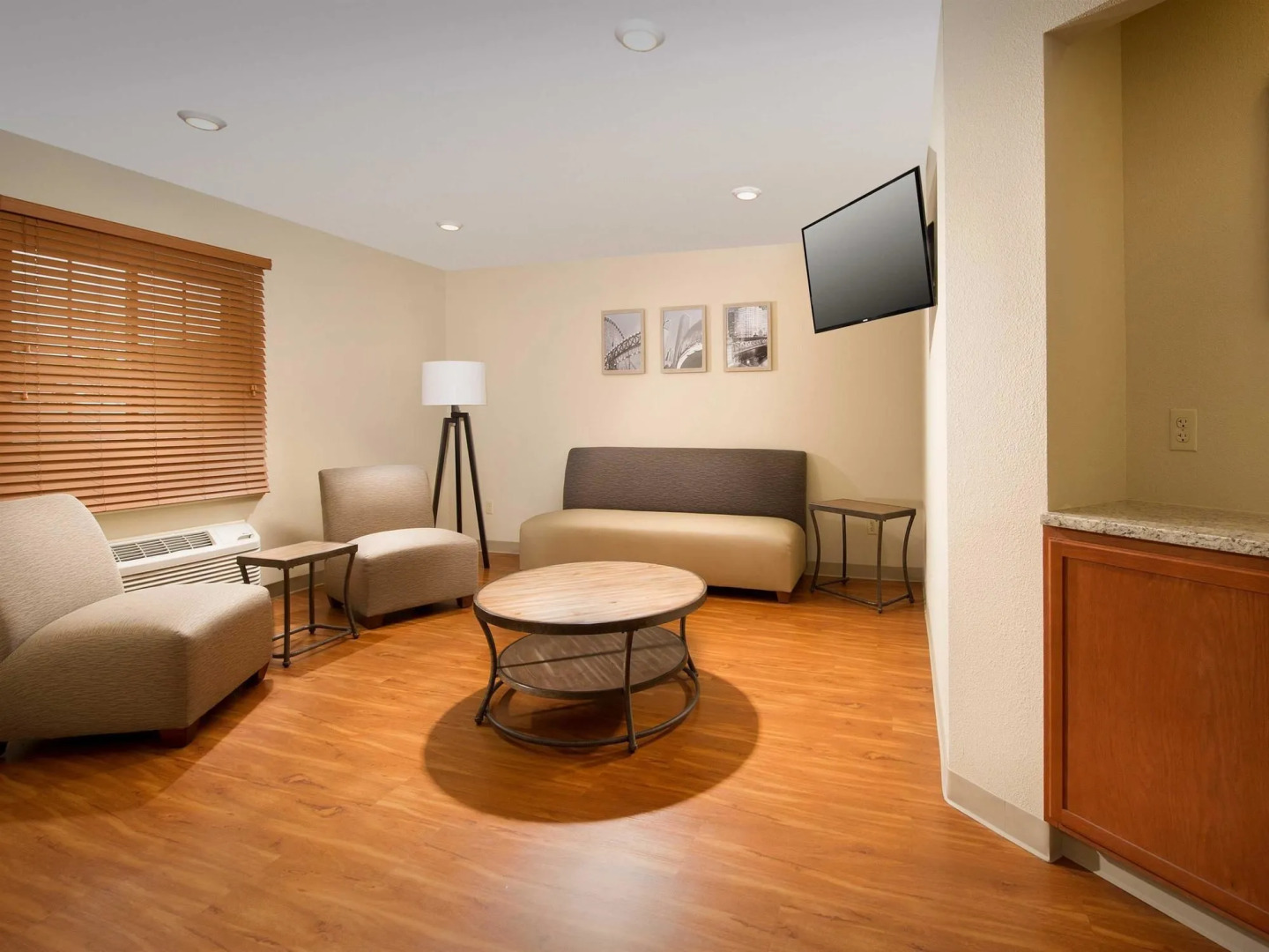 WoodSpring Suites Chicago Romeoville