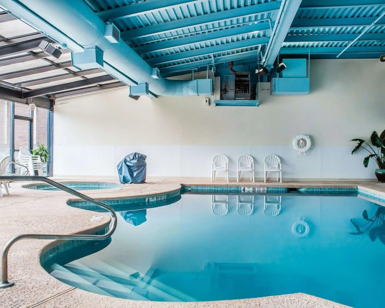 Quality Hotel & Suites At The Falls