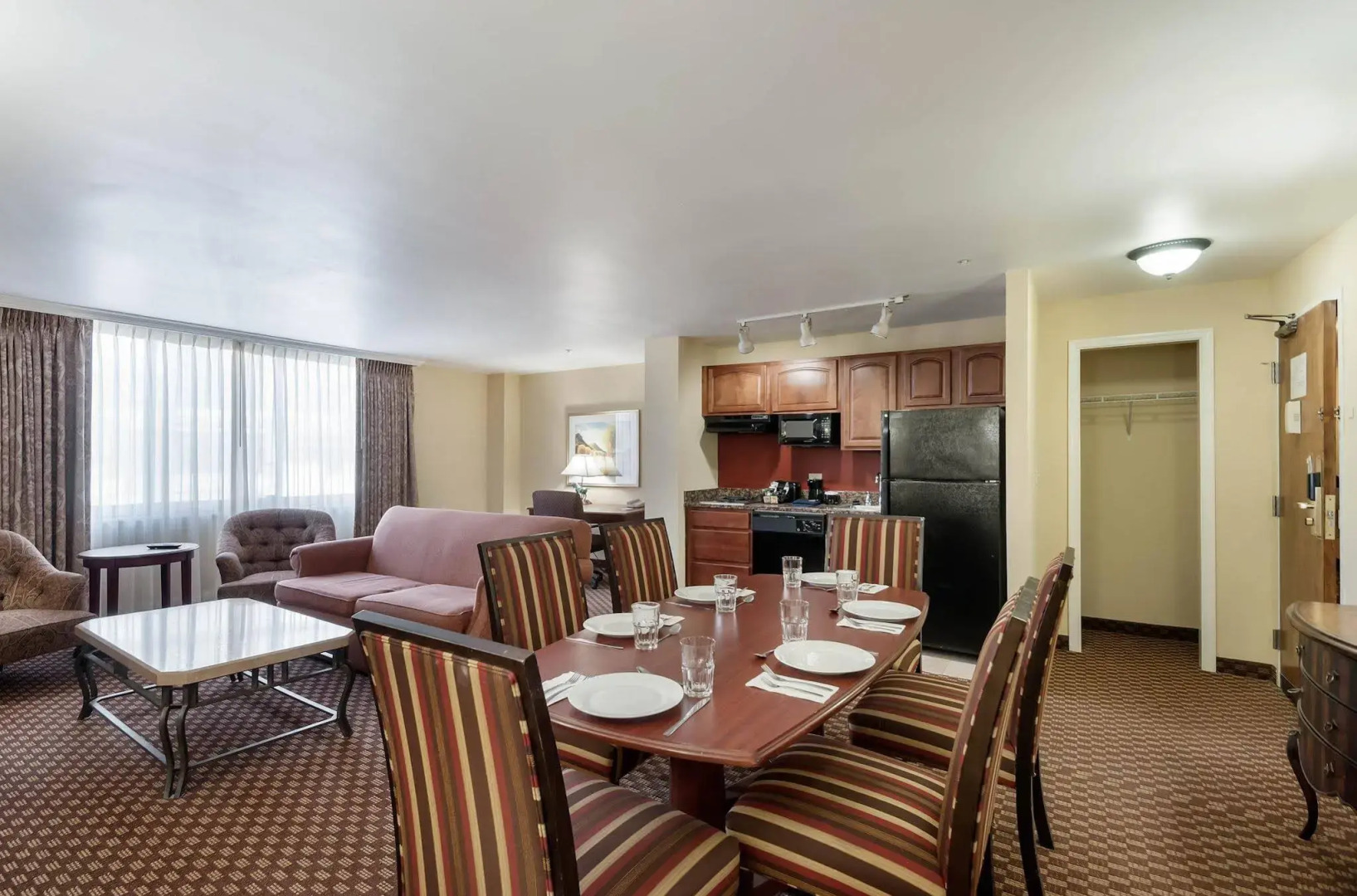 Arlington Court Suites, a Clarion Collection Hotel