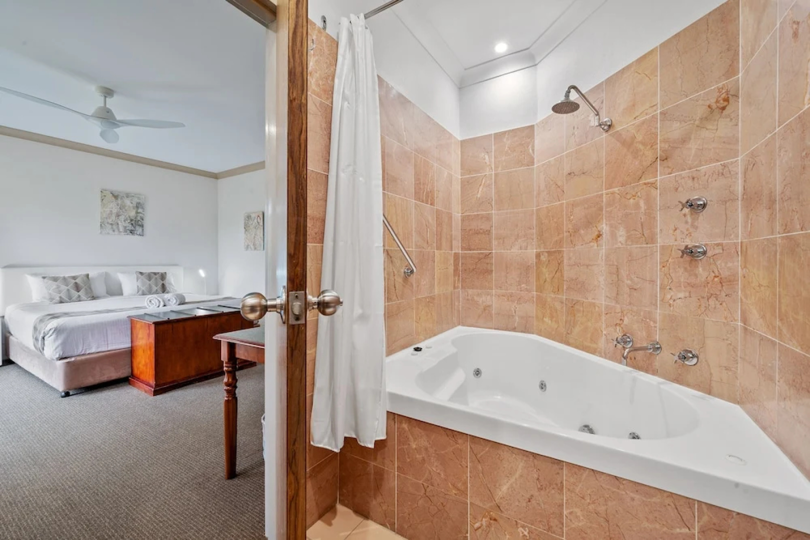 Oasis Inn Ulladulla - Guest 18 Years and Older
