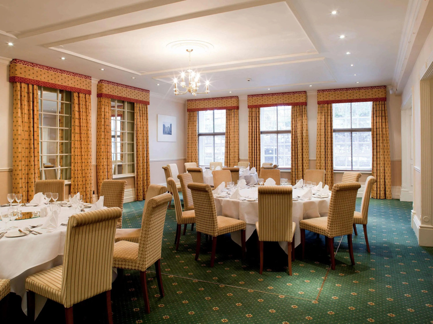 Mercure White Hart Hotel Salisbury and Apartments