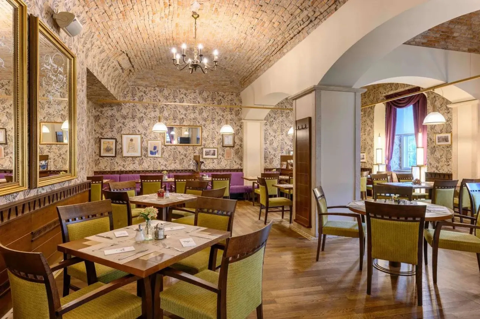 Отель Mercure Szekesfehervar Magyar Kiraly Hotel