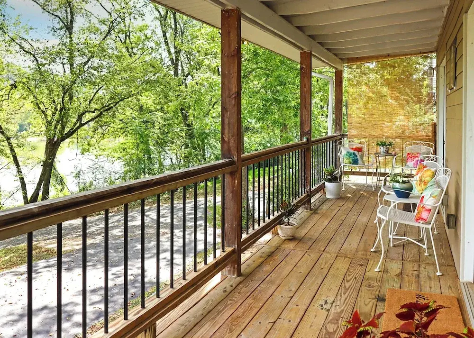 Lakefront Cottage by Little Golden Gate Bridge