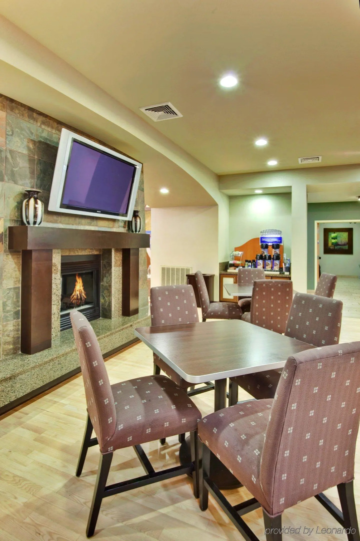 Holiday Inn Express & Suites Las Vegas SW - Spring Valley by IHG