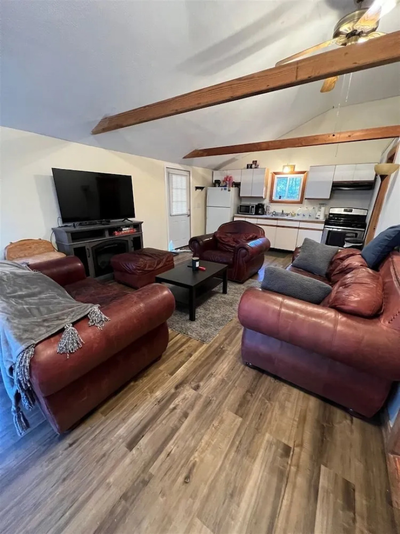 Crooked River Cottage Limit 5 2 Bedroom Cottage by RedAwning