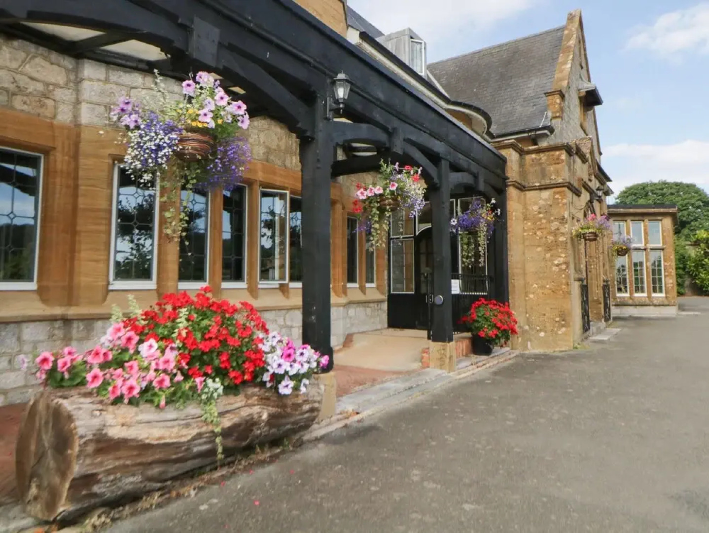 Harcombe House Bungalow 10