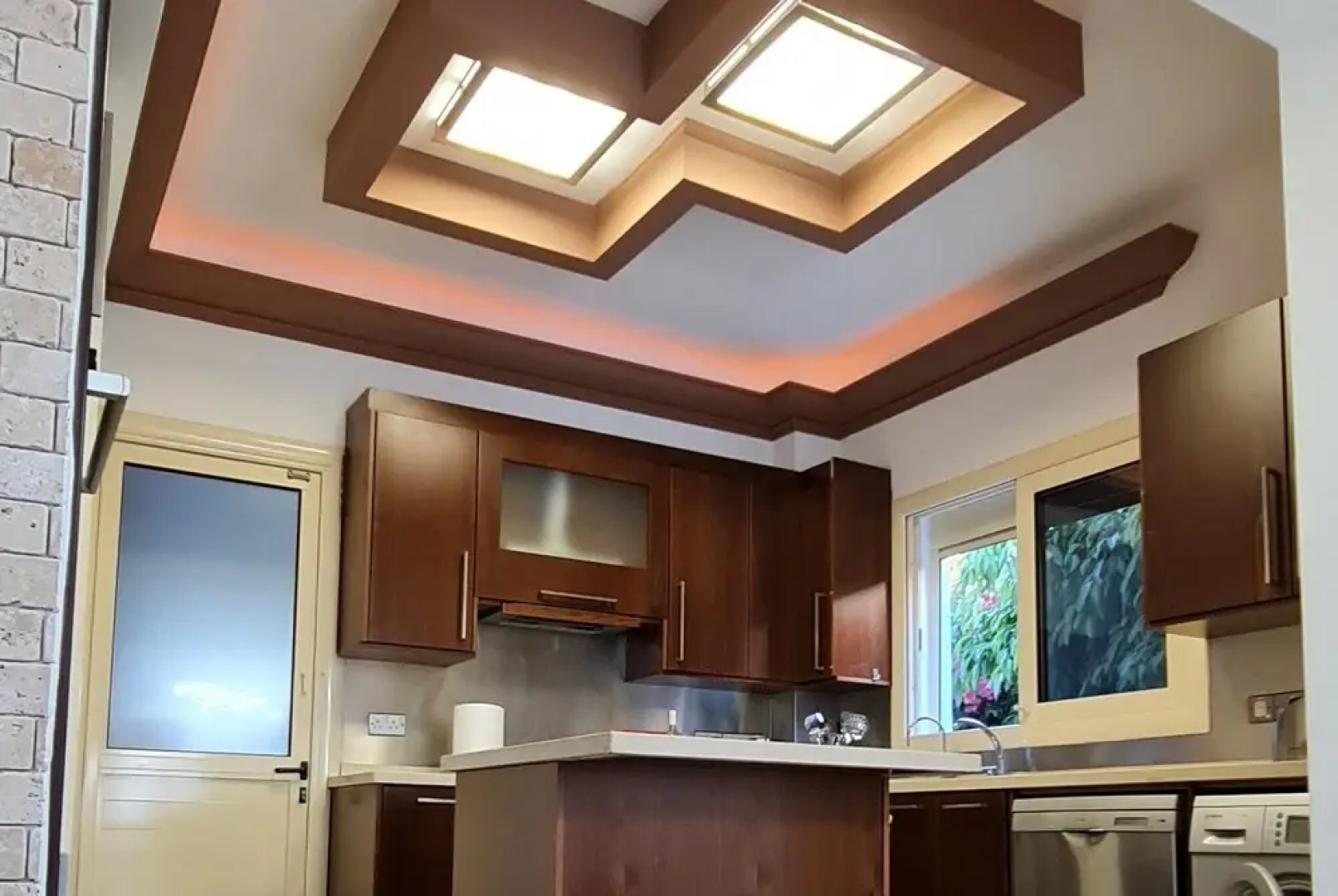 Stunning 5-bed Beach Front Villa, Private Beach