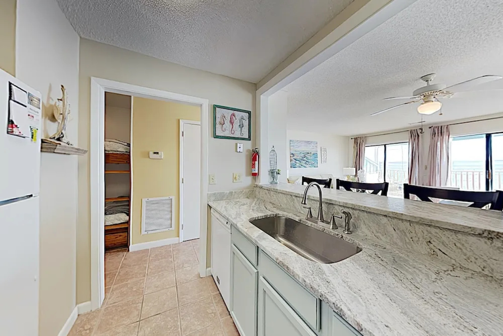 New Listing! Oceanfront W/ Balcony & Pool 1 Bedroom Condo