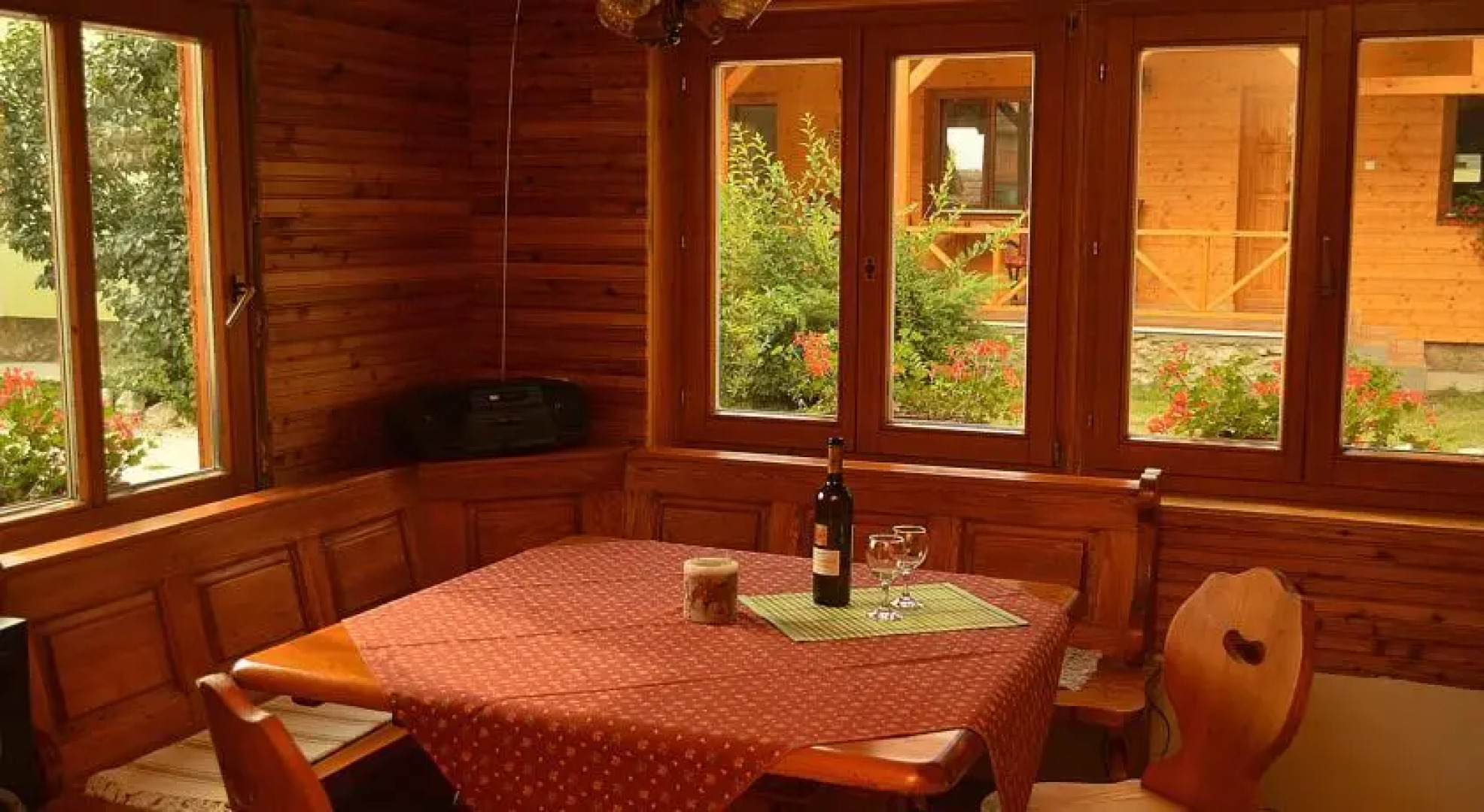 Almaliget Apartmanház