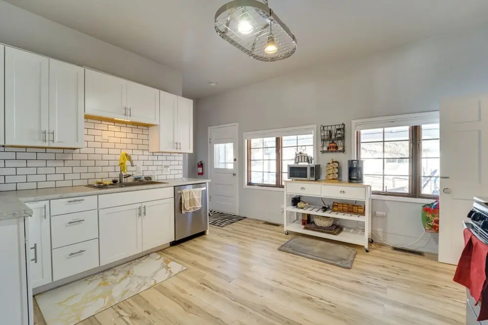 'dolorable' Home w/ Yard - Walk to River!