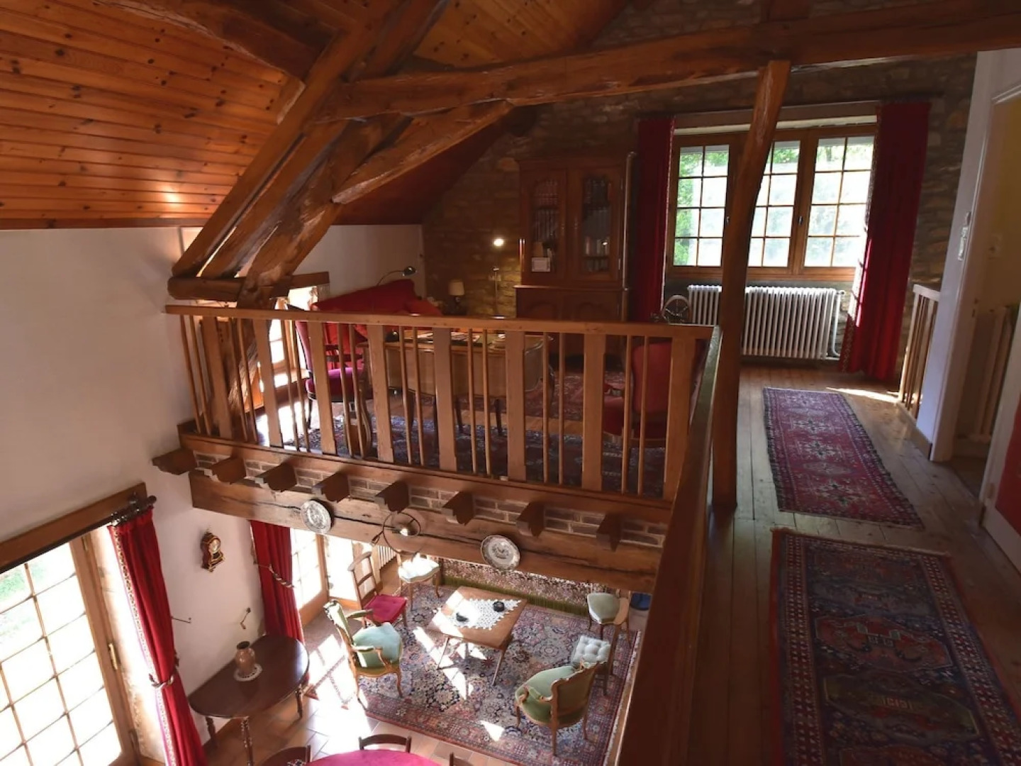 Modern Holiday Home in Vault-de-Lugny with Meadow View