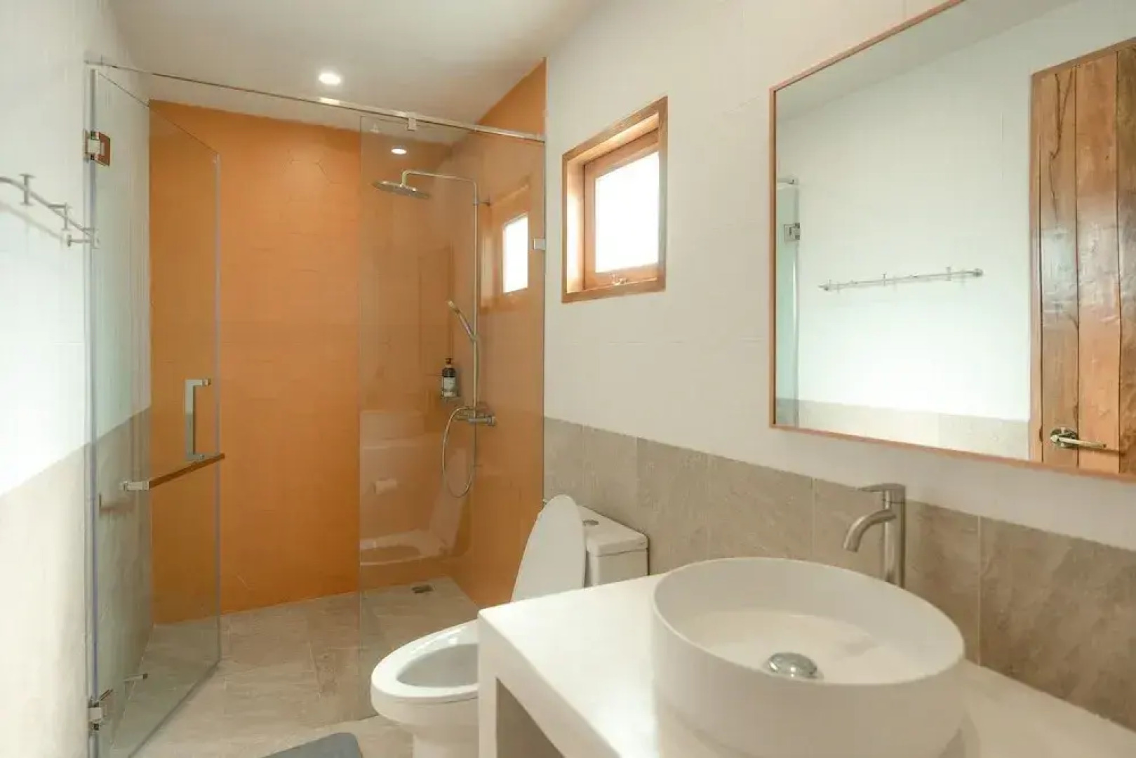 Taryn Tara Cafe And Stay