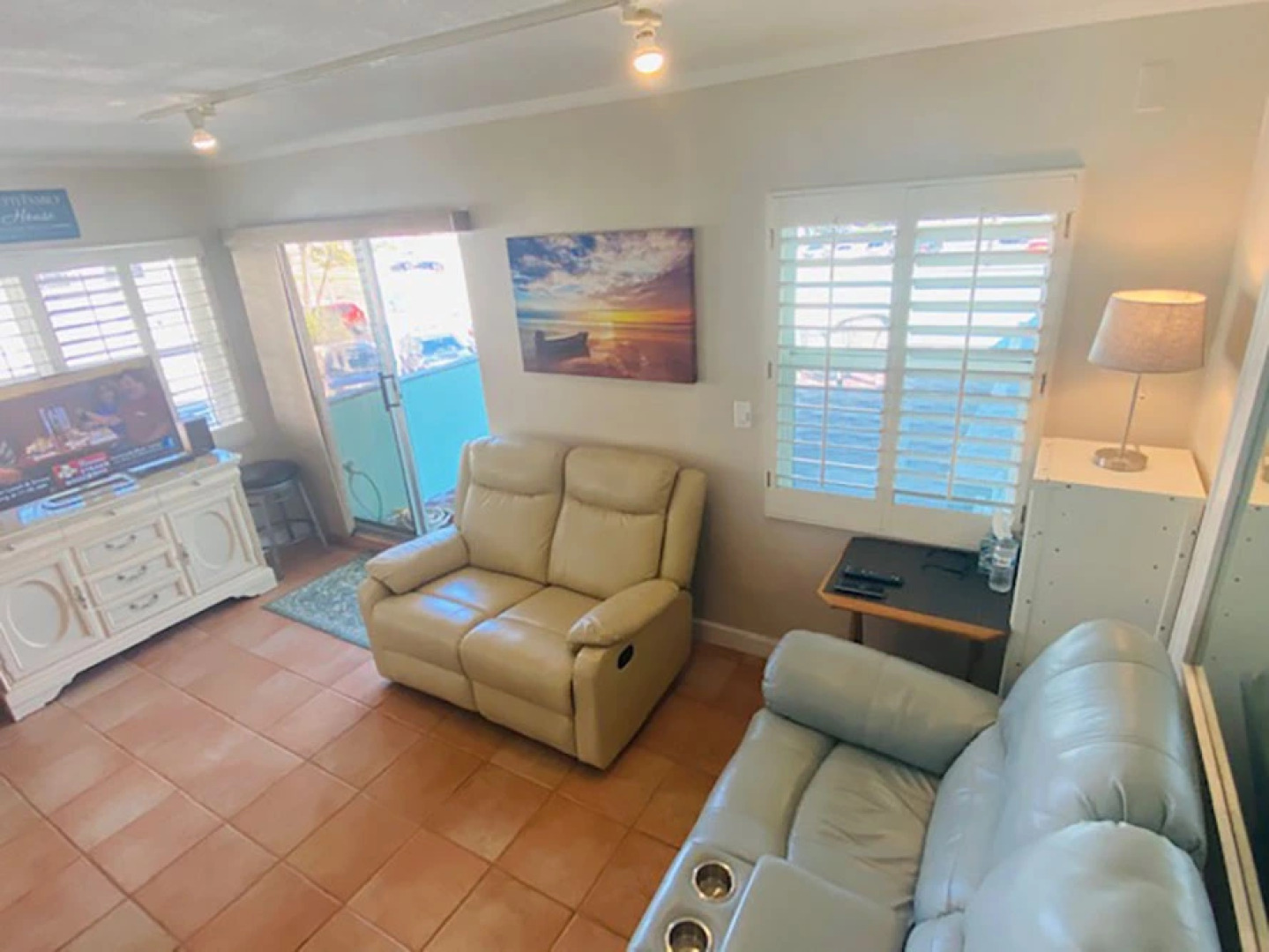 Redington Directly on the Beach Sea Rocket WiFi Parking 30